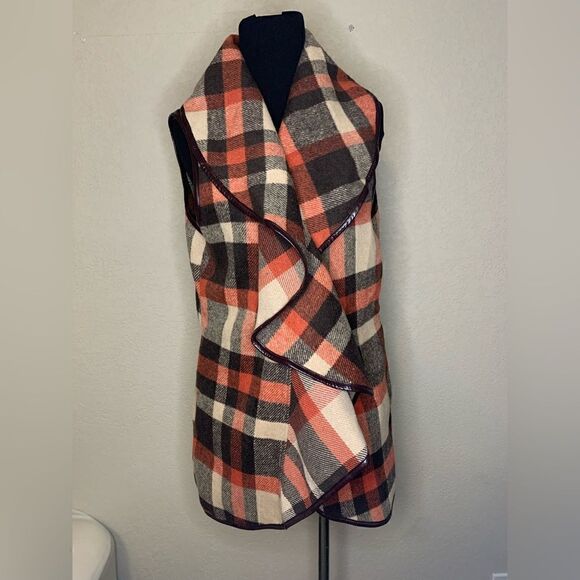 Plaid
Flowy Wrap Vest - Picture 4 of 6